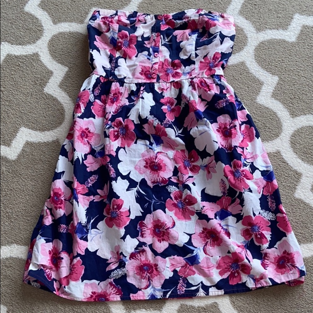 Floral strapless dress 🌸